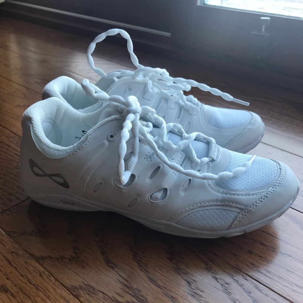 Nfinity halo defiance cheer shoes